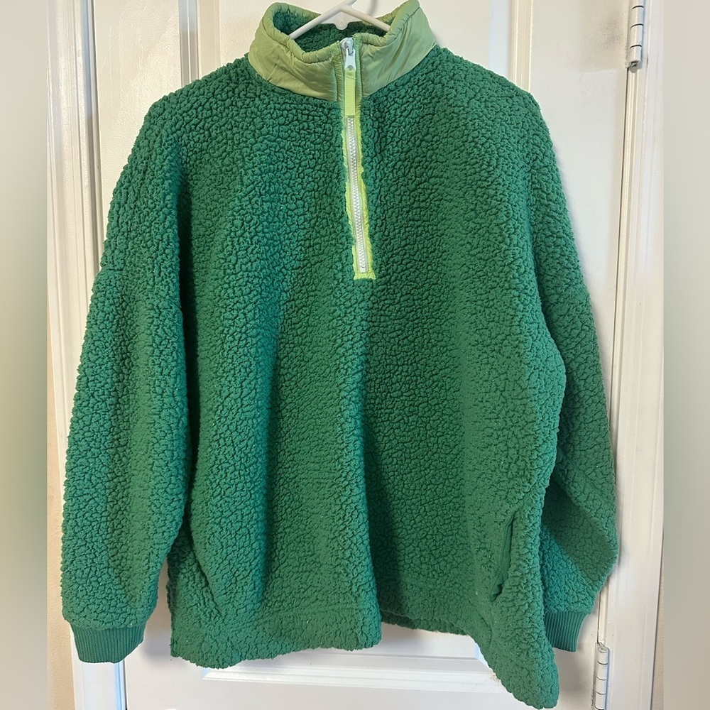 Aerie Dream Sherpa Quarter Zip Sweatshirt in green/lime